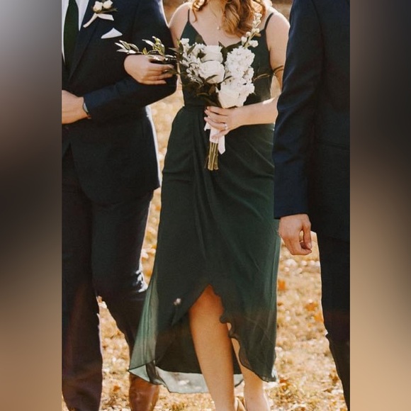 Emerald green, V neckline, thin straps, bra padding, size 12 chiffon dress. - Picture 5 of 5